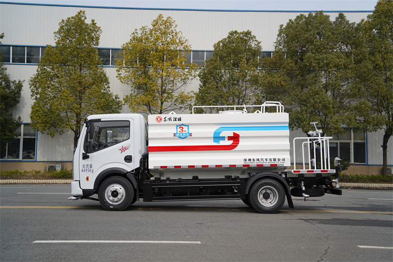 東風(fēng)股份K6藍(lán)牌灑水車(chē) 7方（燃油車(chē)）