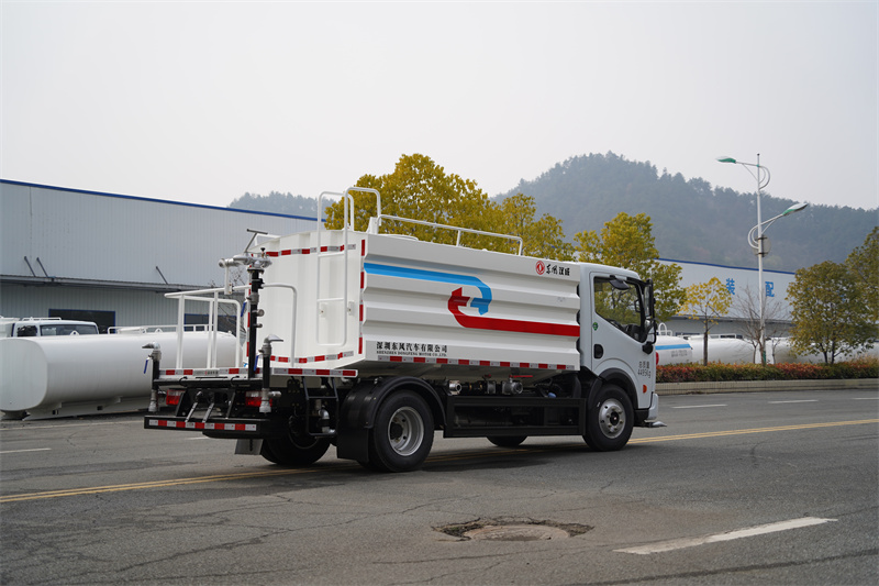 東風(fēng)股份K6藍(lán)牌灑水車(chē) 7方（燃油車(chē)）